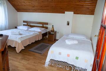 Фото номера Люкс с 2 спальнями Гостевой дом Rustic Argesean г. Корбени 3